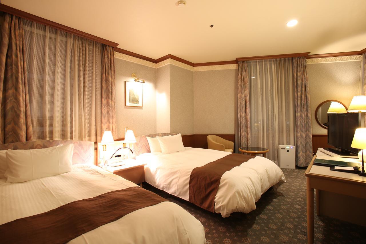 Hotel Sunlife Garden Хирацука Екстериор снимка